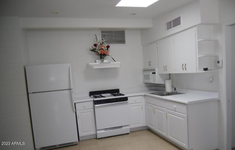 6644 E EARLL Drive E, 1-4