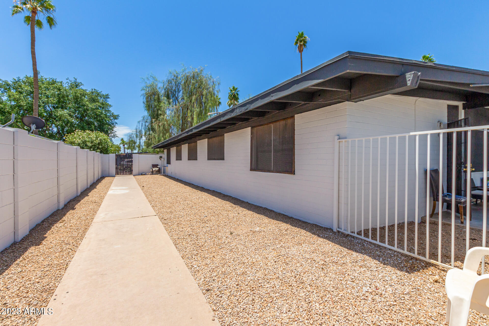 6644 E EARLL Drive E, 1-4