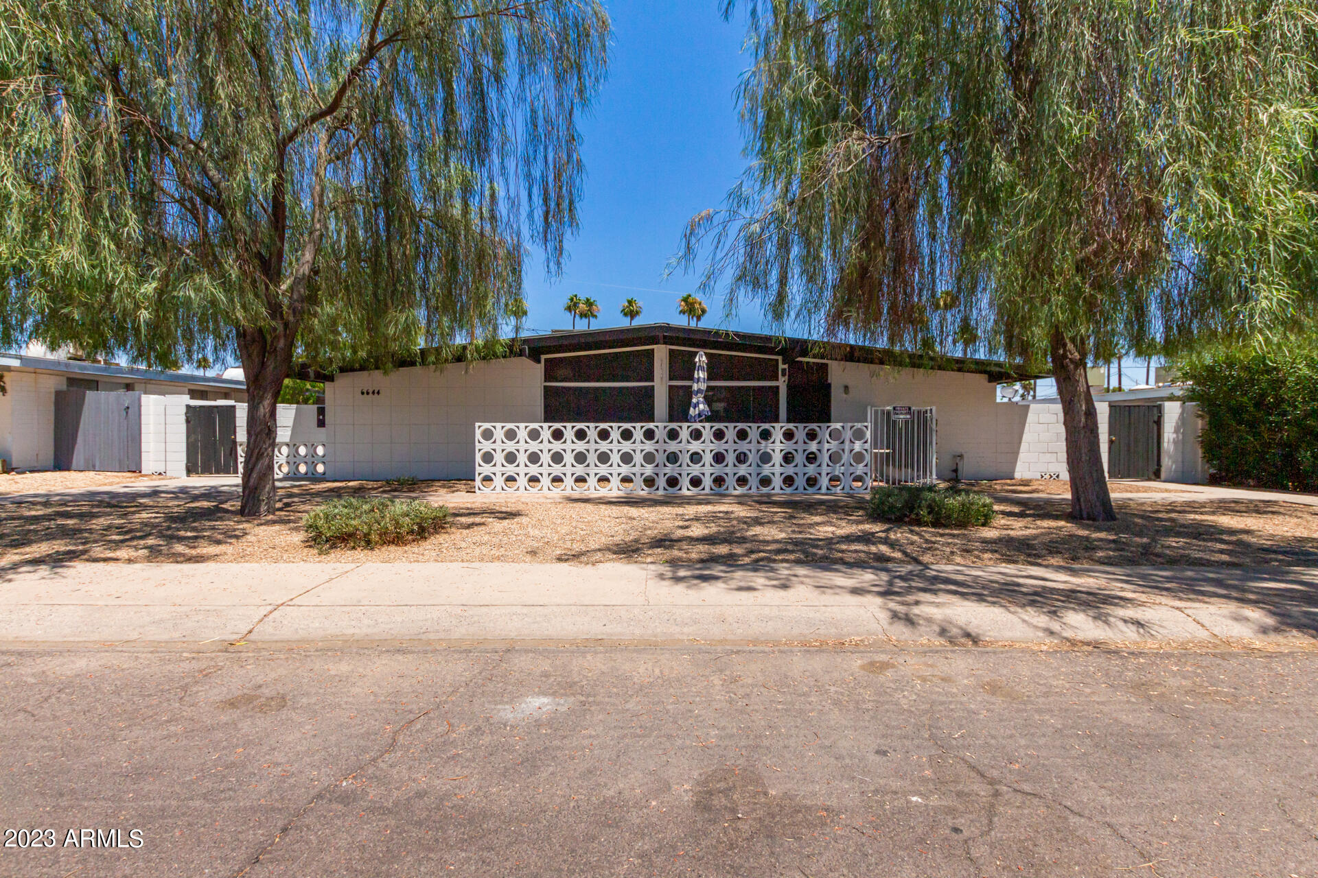 6644 E EARLL Drive E, 1-4