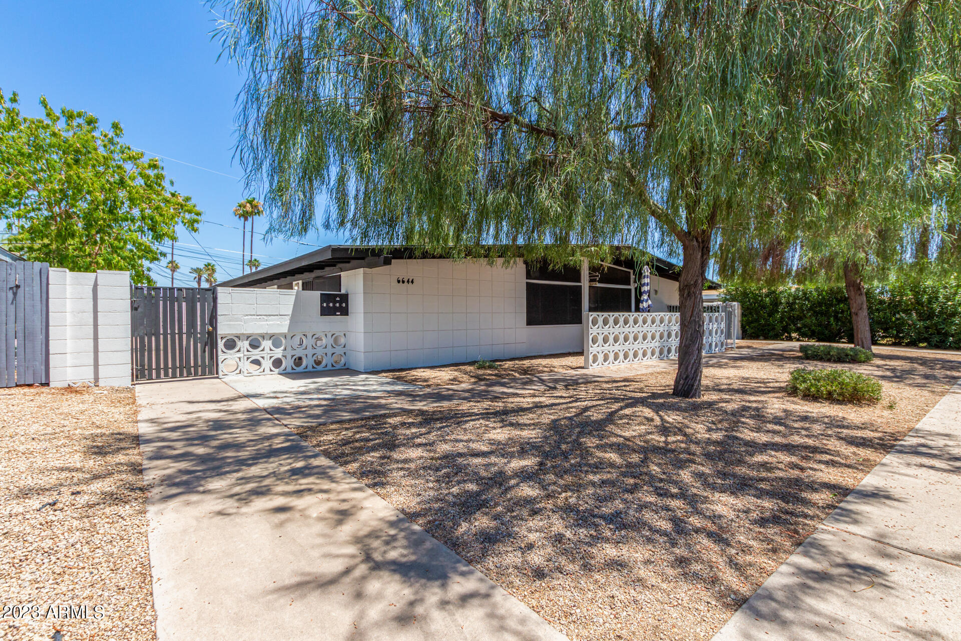 6644 E EARLL Drive E, 1-4