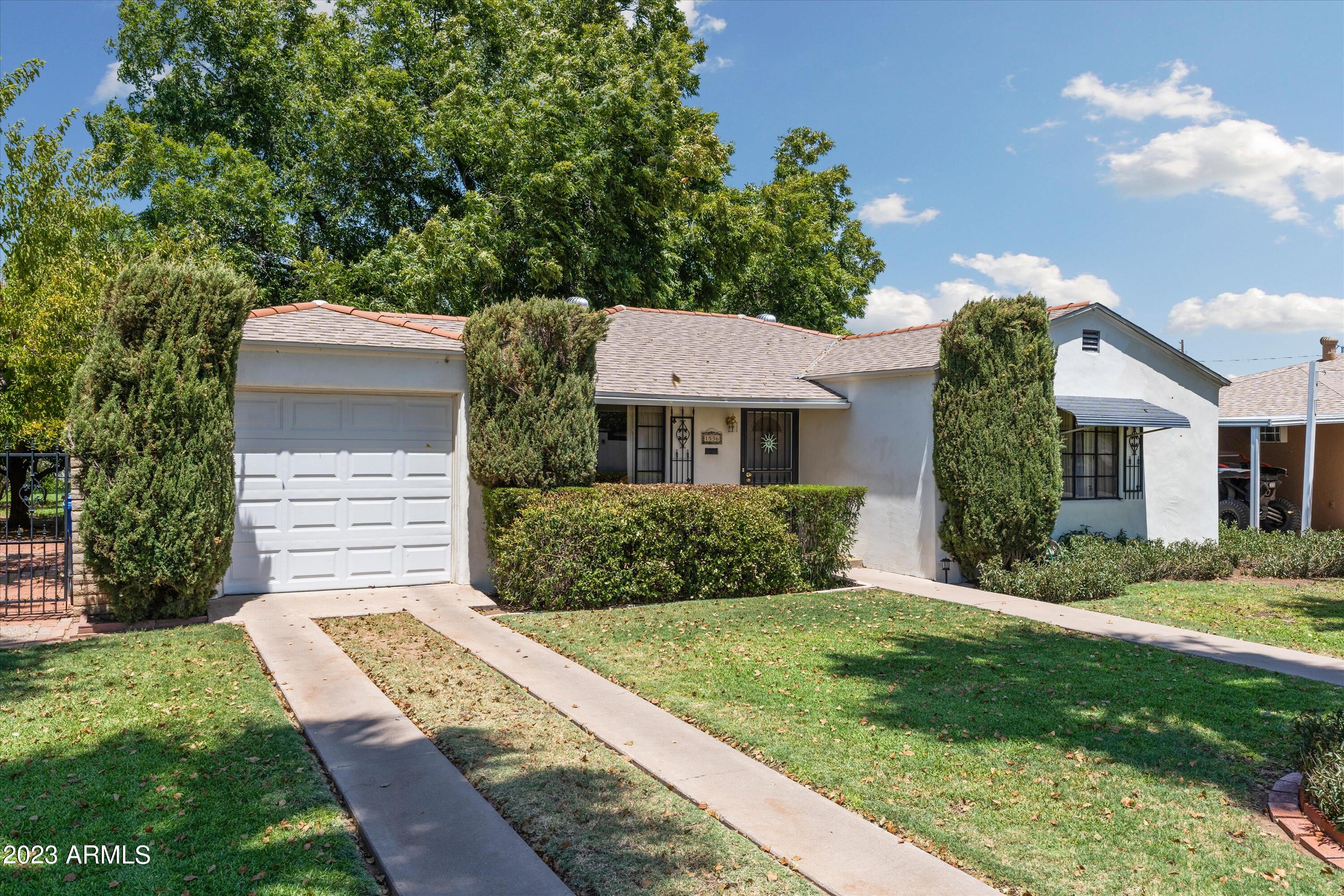 1536 W GLENROSA Avenue