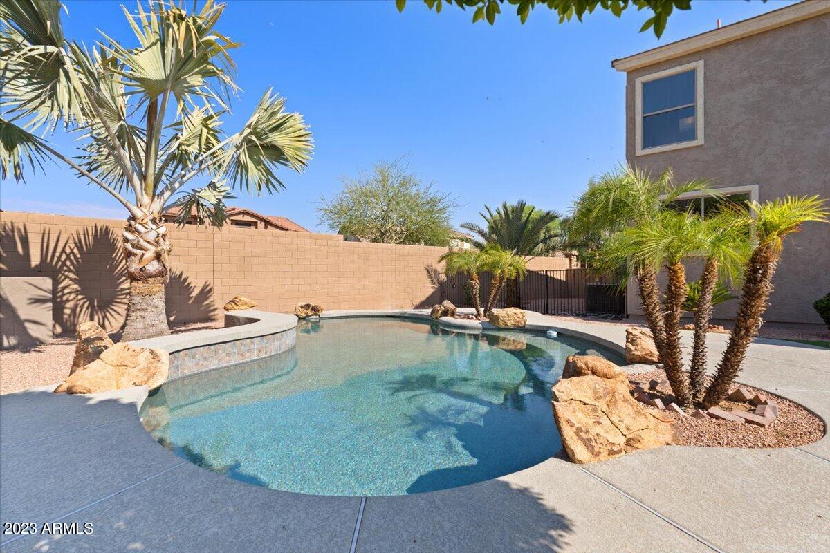 2122 W APACHE RAIN Road