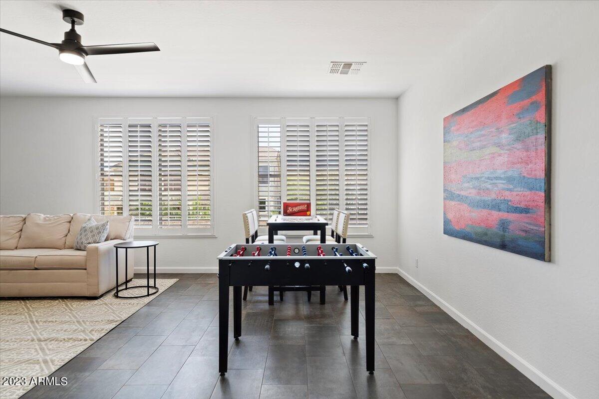 2122 W APACHE RAIN Road