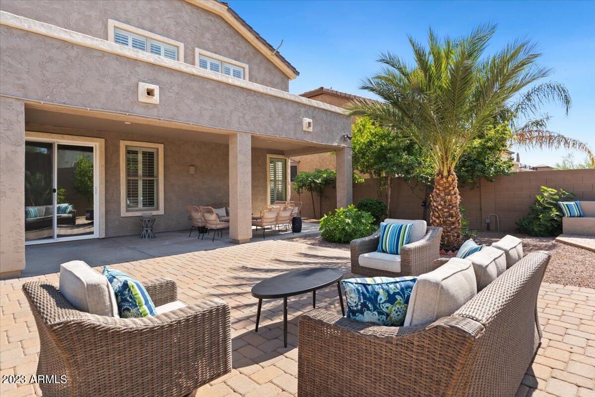 2122 W APACHE RAIN Road