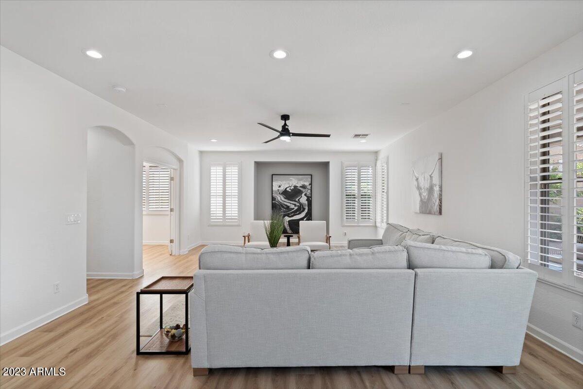 2122 W APACHE RAIN Road