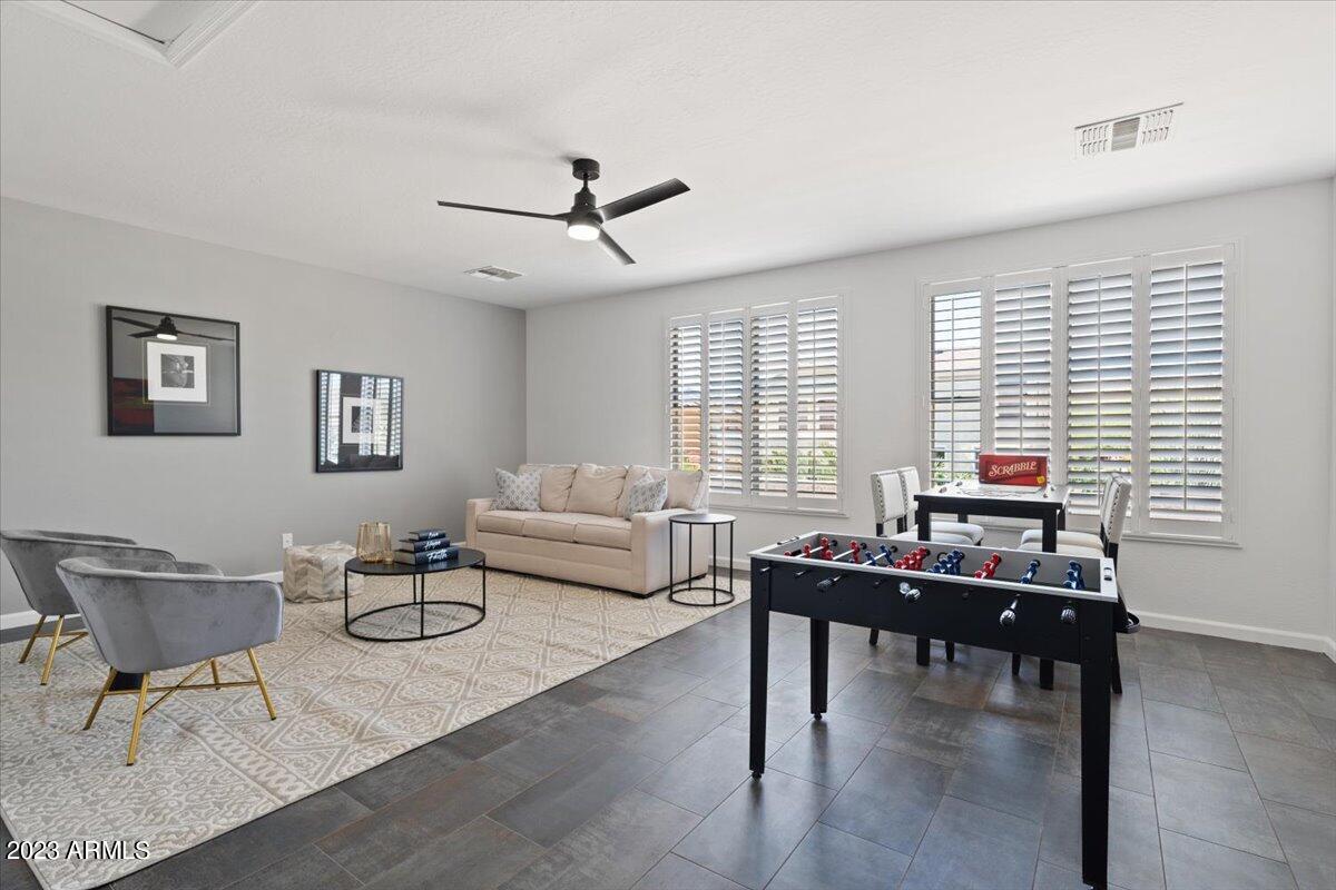 2122 W APACHE RAIN Road