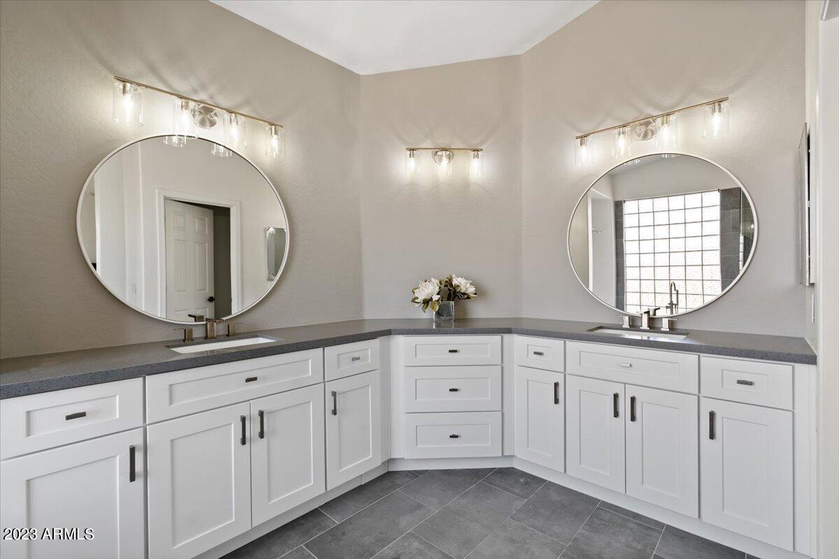 2122 W APACHE RAIN Road