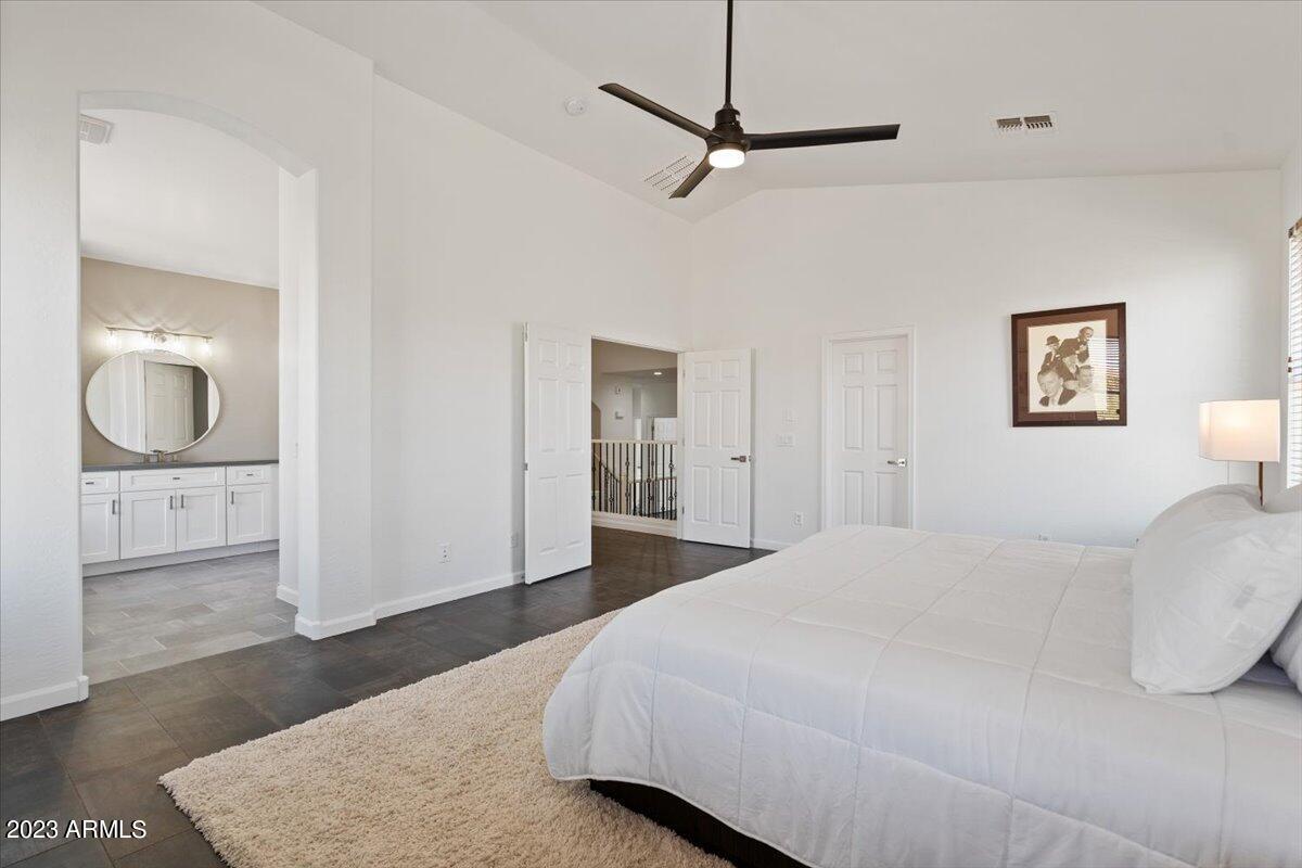 2122 W APACHE RAIN Road