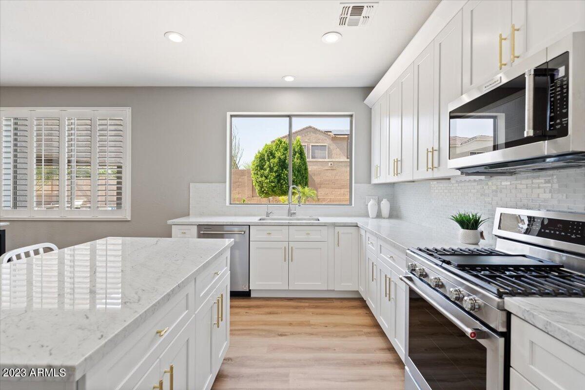 2122 W APACHE RAIN Road