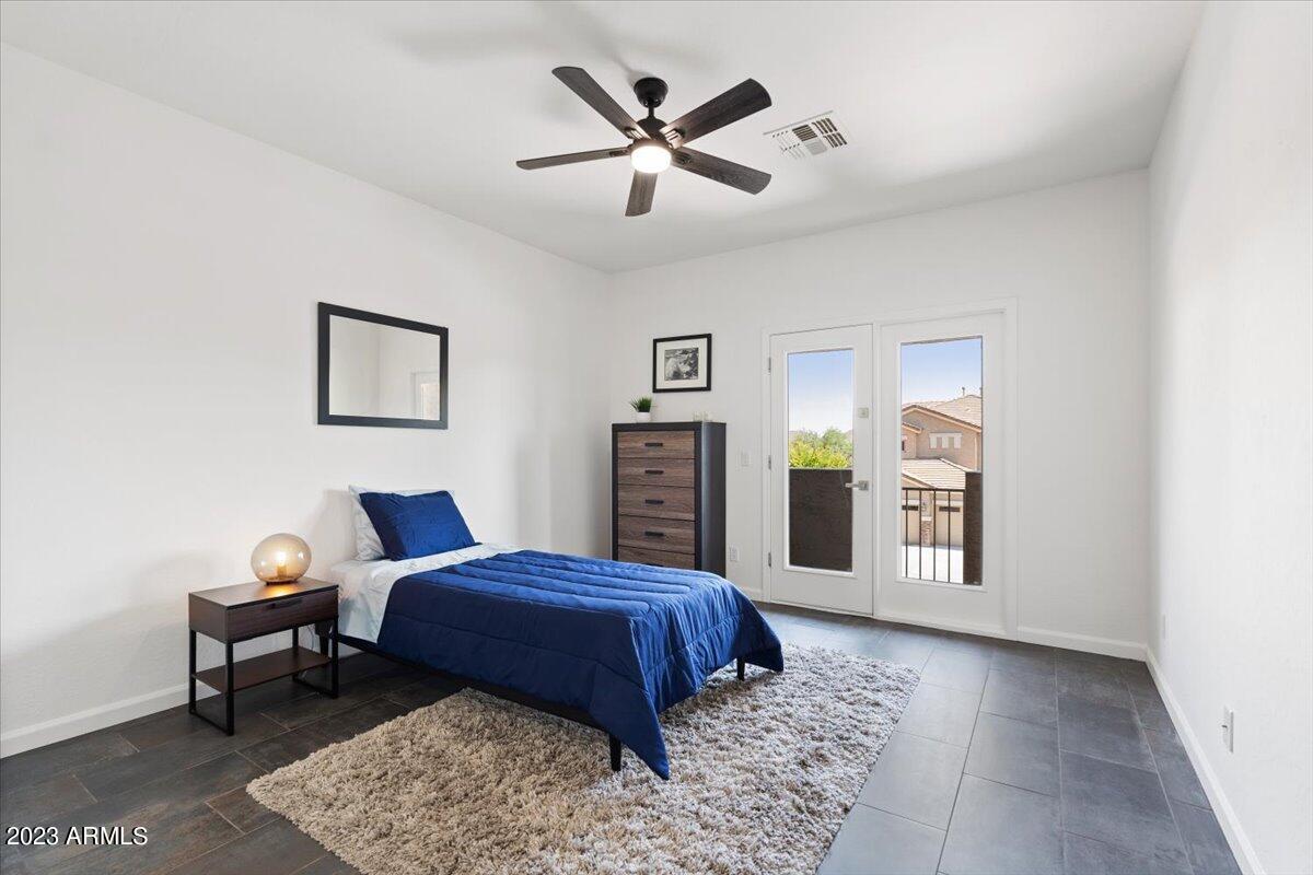 2122 W APACHE RAIN Road