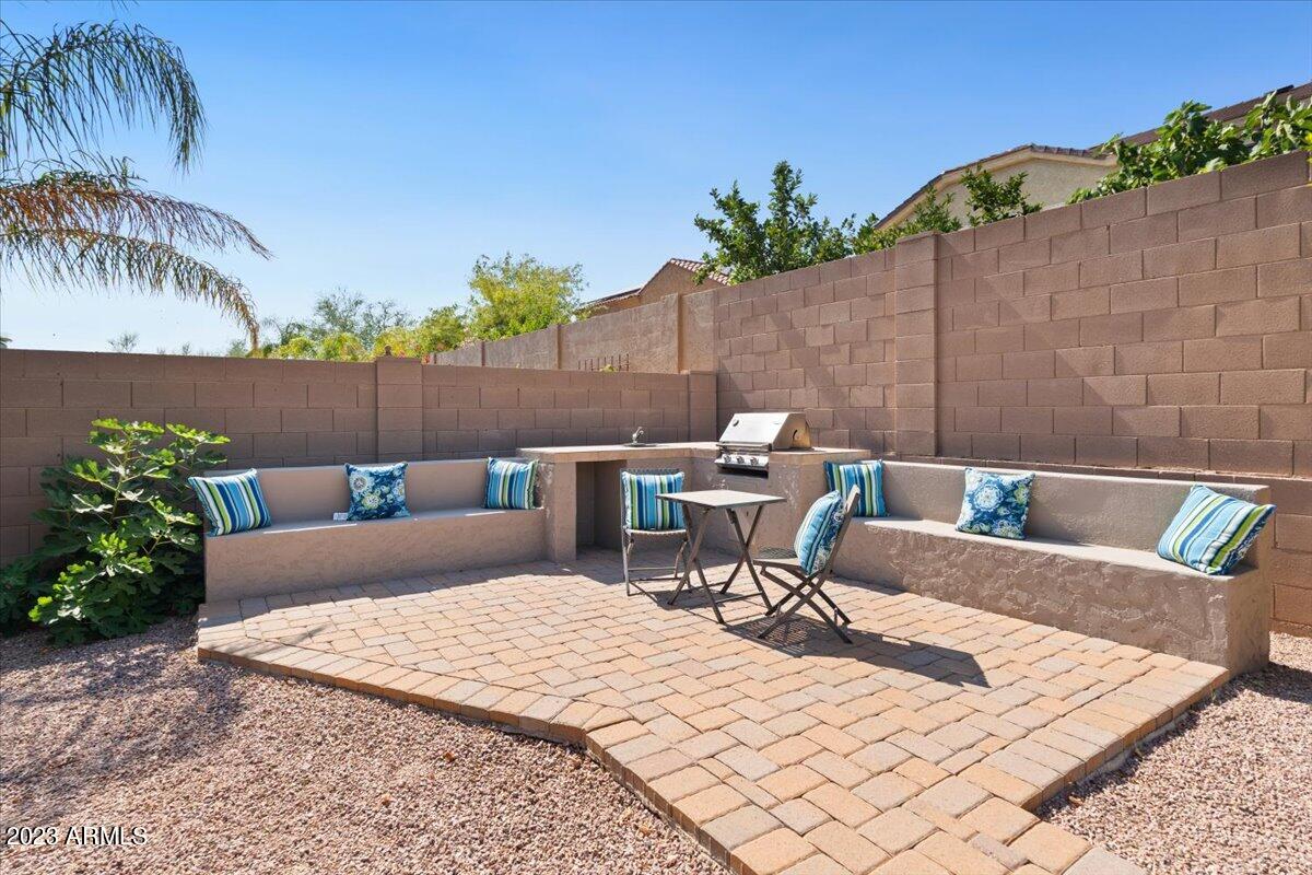 2122 W APACHE RAIN Road