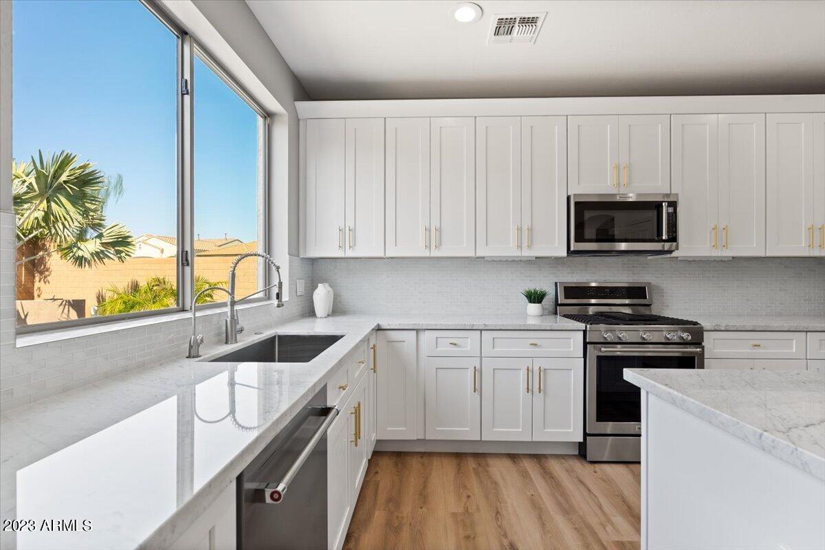 2122 W APACHE RAIN Road