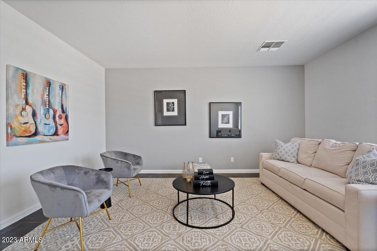 2122 W APACHE RAIN Road