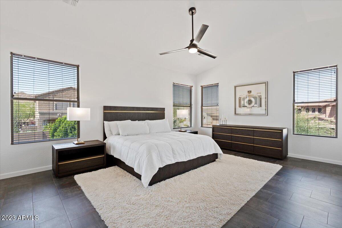 2122 W APACHE RAIN Road