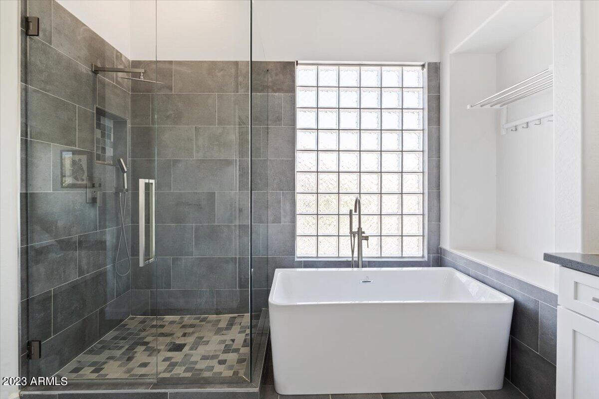 2122 W APACHE RAIN Road