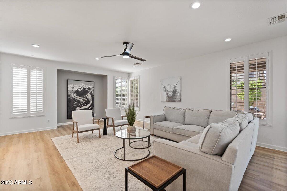 2122 W APACHE RAIN Road