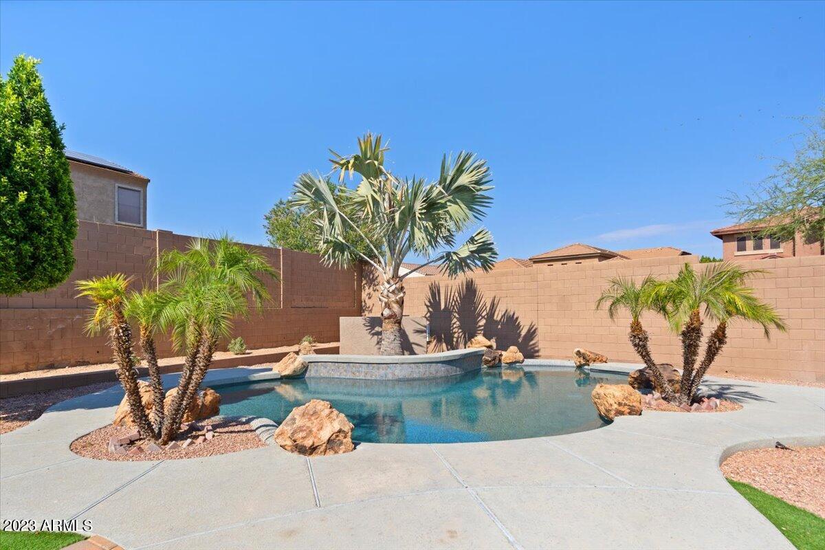 2122 W APACHE RAIN Road