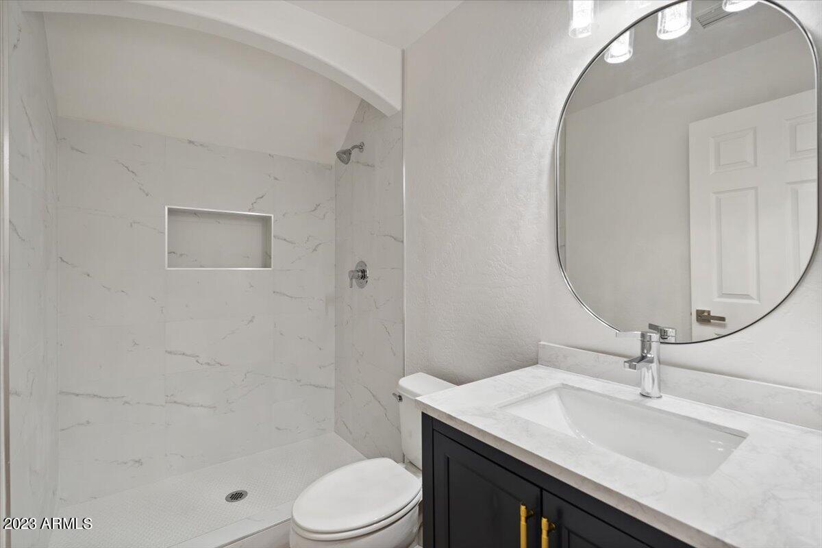 2122 W APACHE RAIN Road