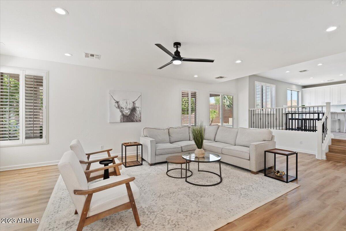 2122 W APACHE RAIN Road