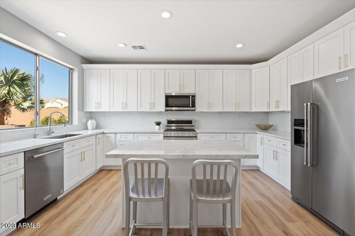 2122 W APACHE RAIN Road