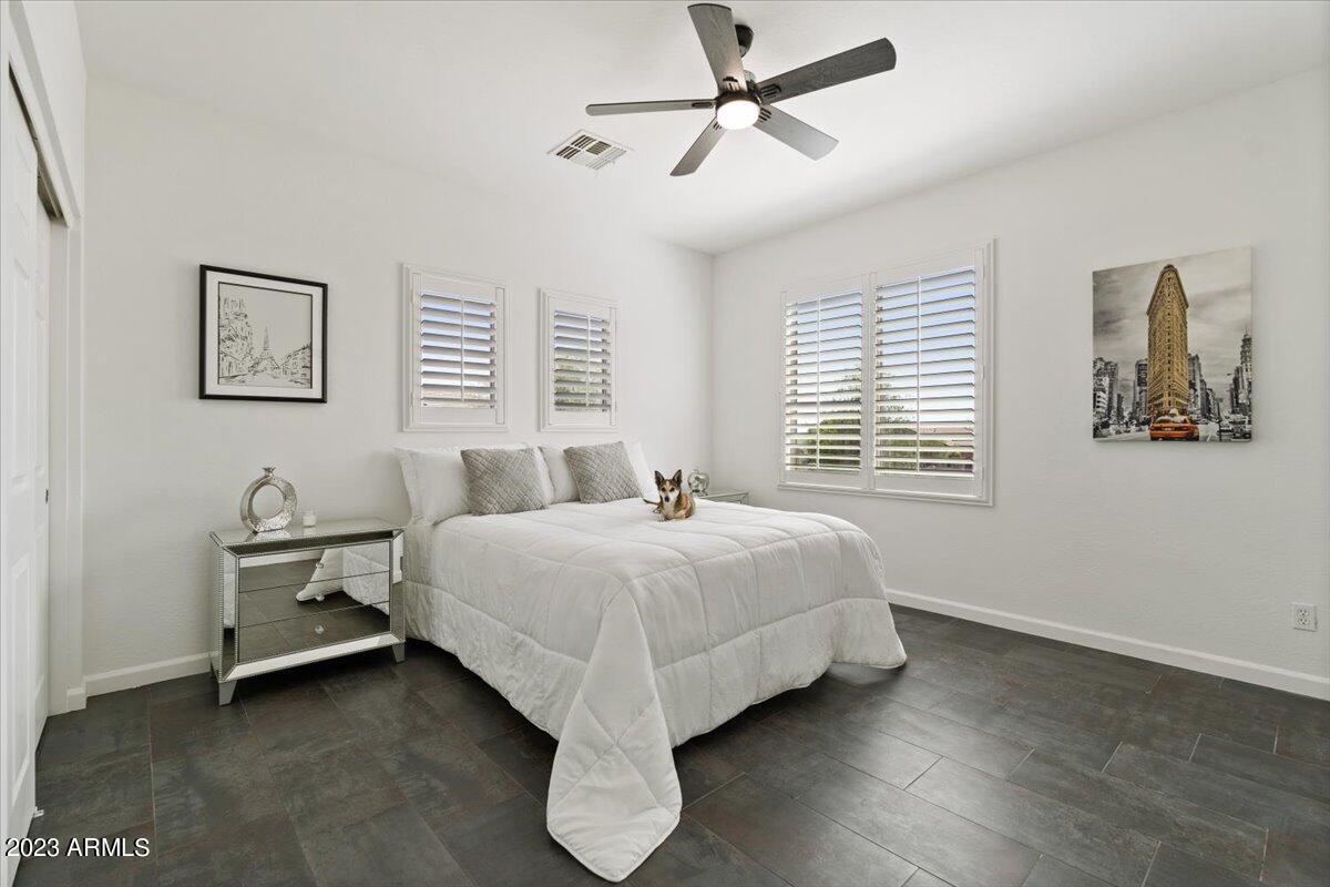 2122 W APACHE RAIN Road