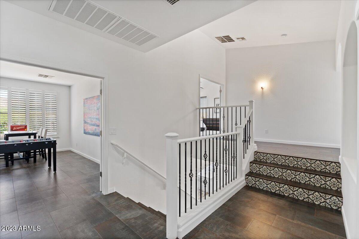 2122 W APACHE RAIN Road