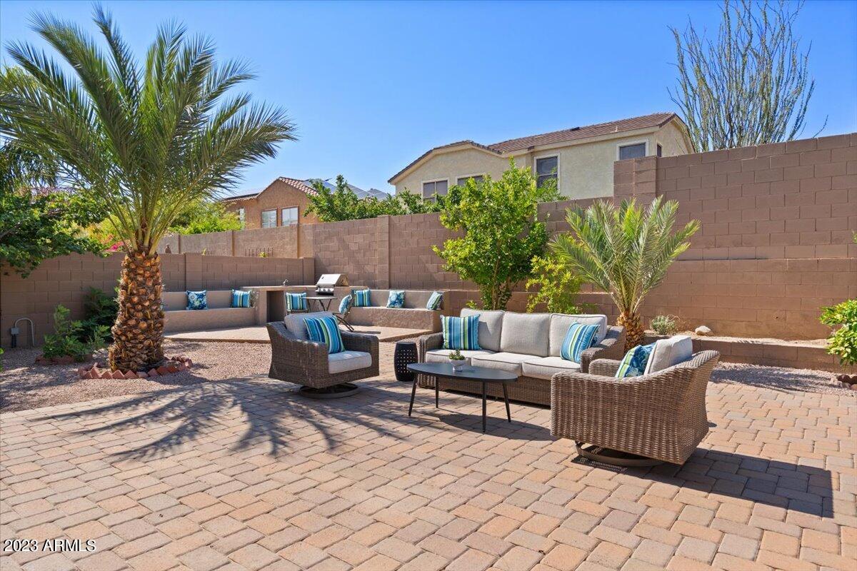 2122 W APACHE RAIN Road