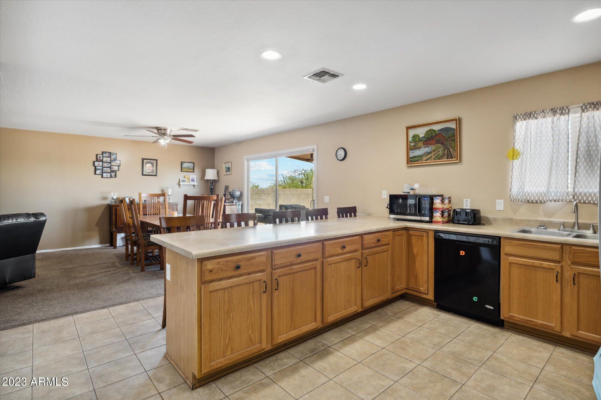 670 W 10TH Street