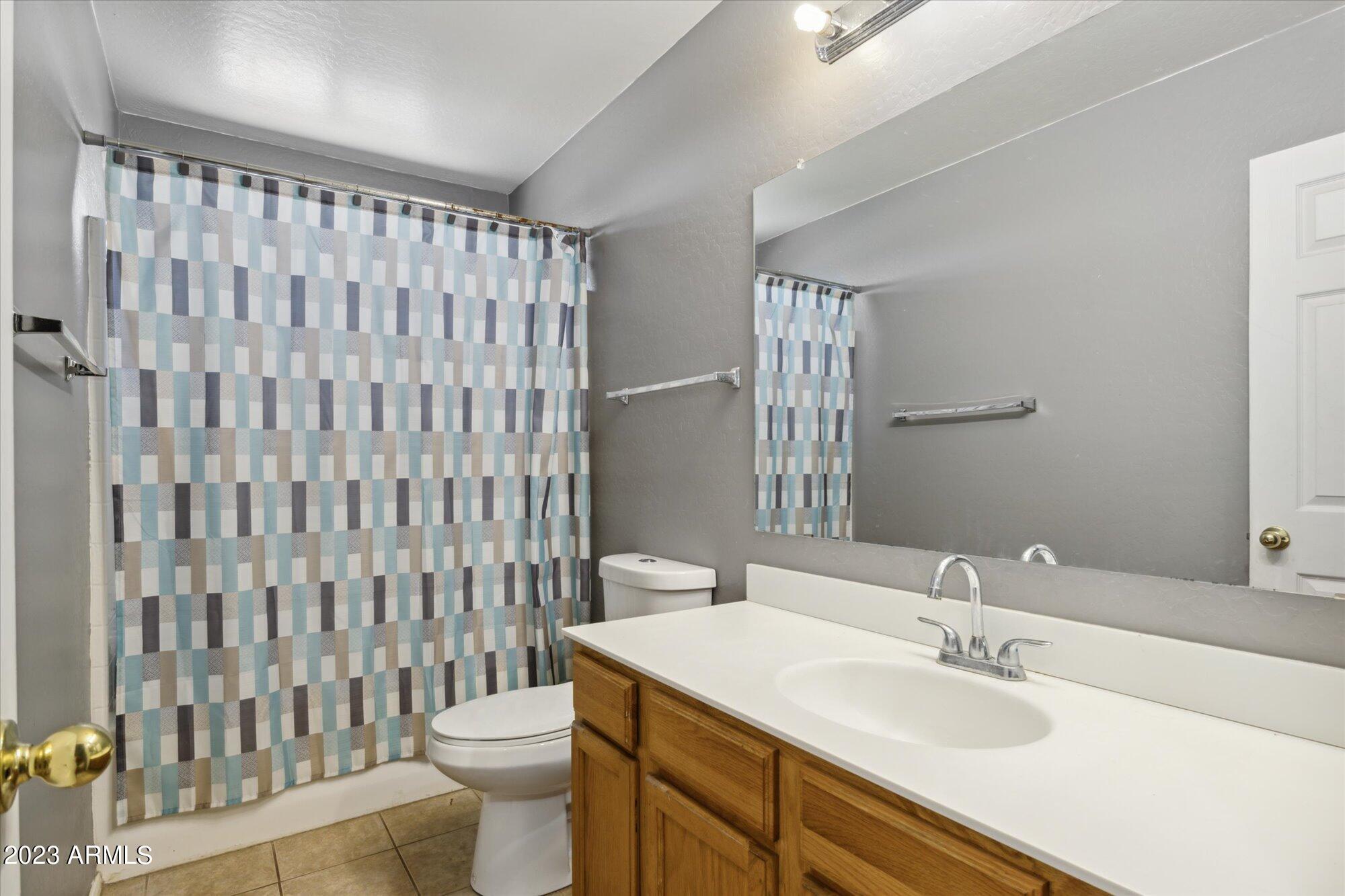 670 W 10TH Street