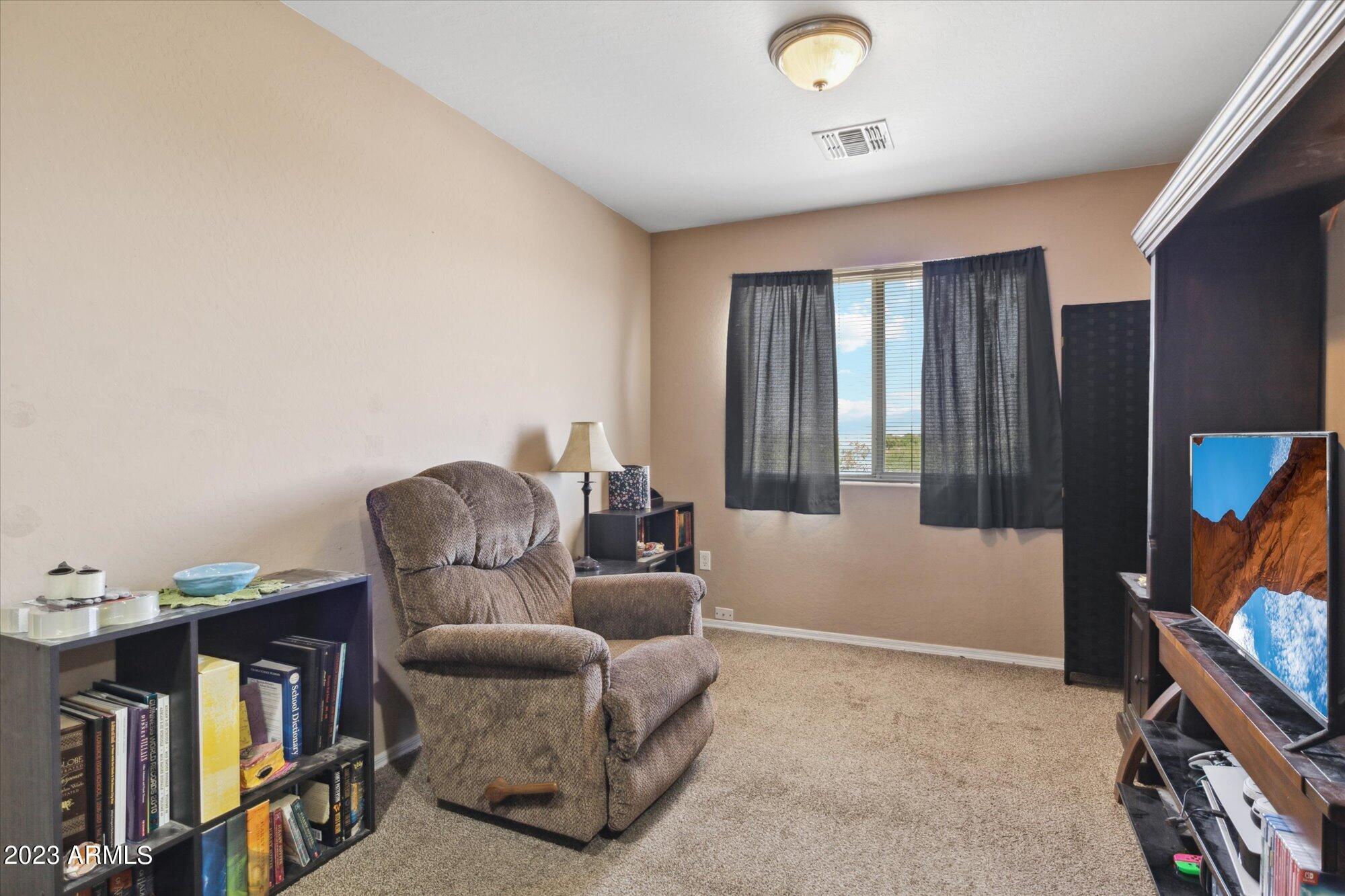 670 W 10TH Street