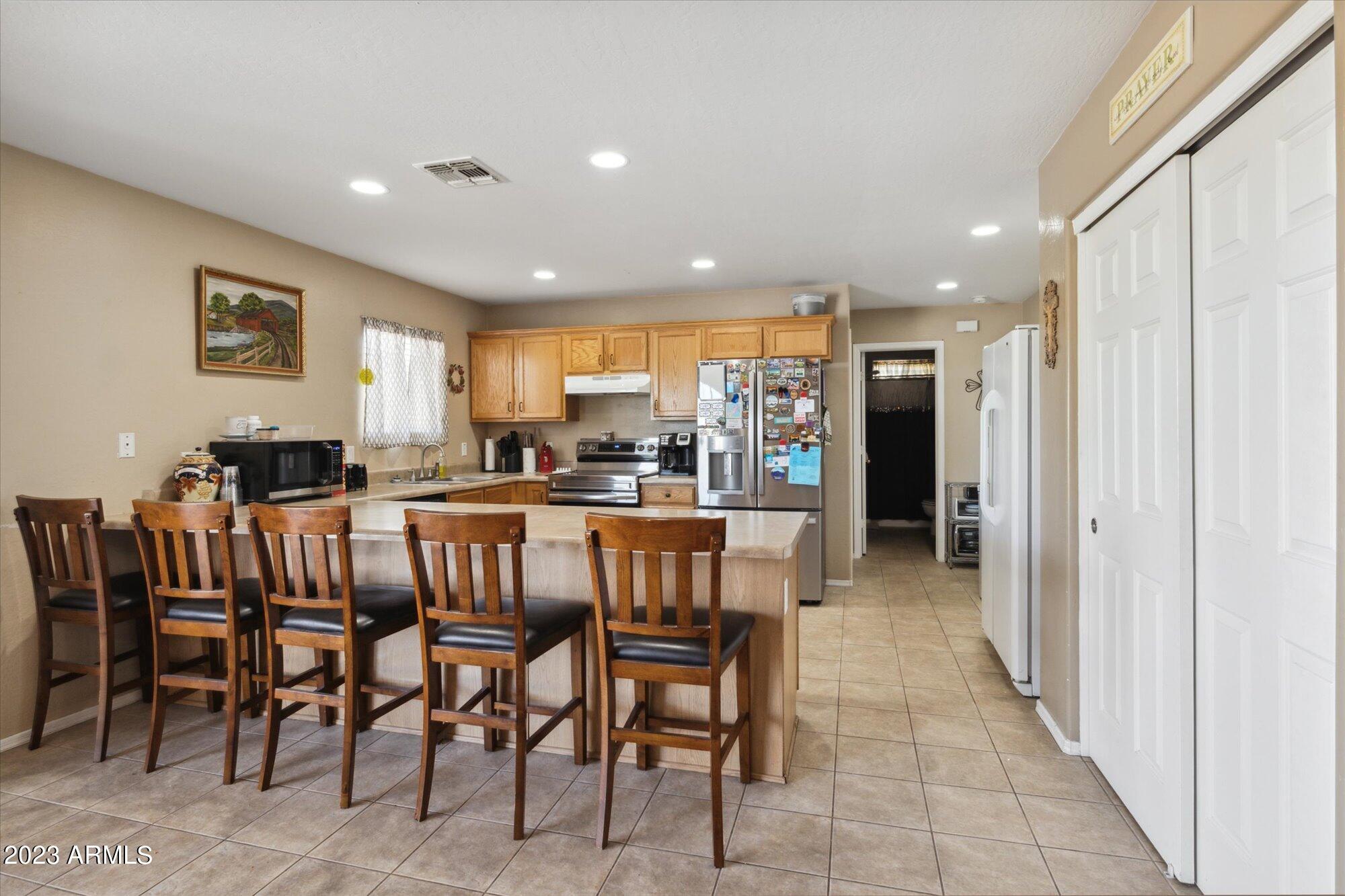 670 W 10TH Street