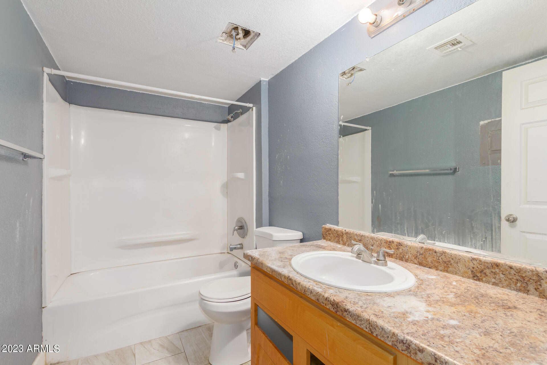 3810 N MARYVALE Parkway, 1018