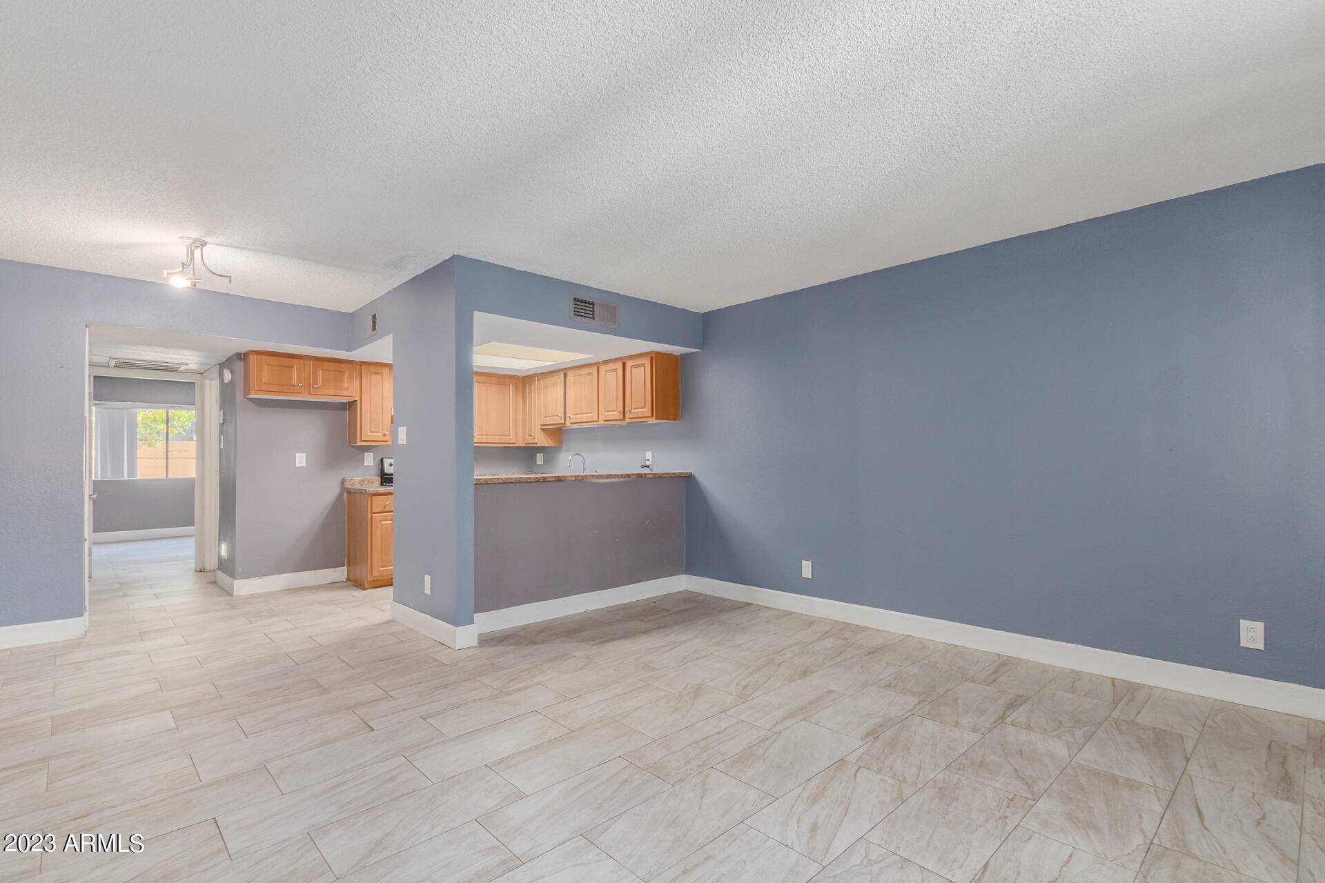 3810 N MARYVALE Parkway, 1018