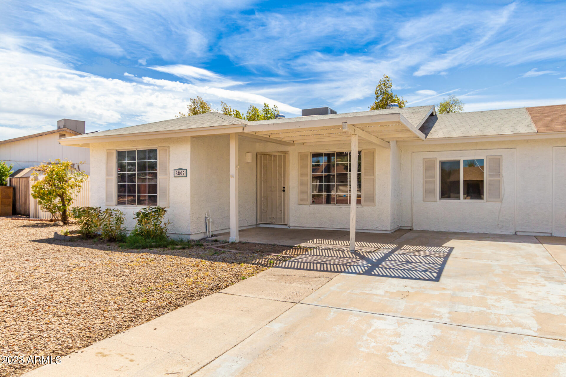 8809 W MEADOW Drive