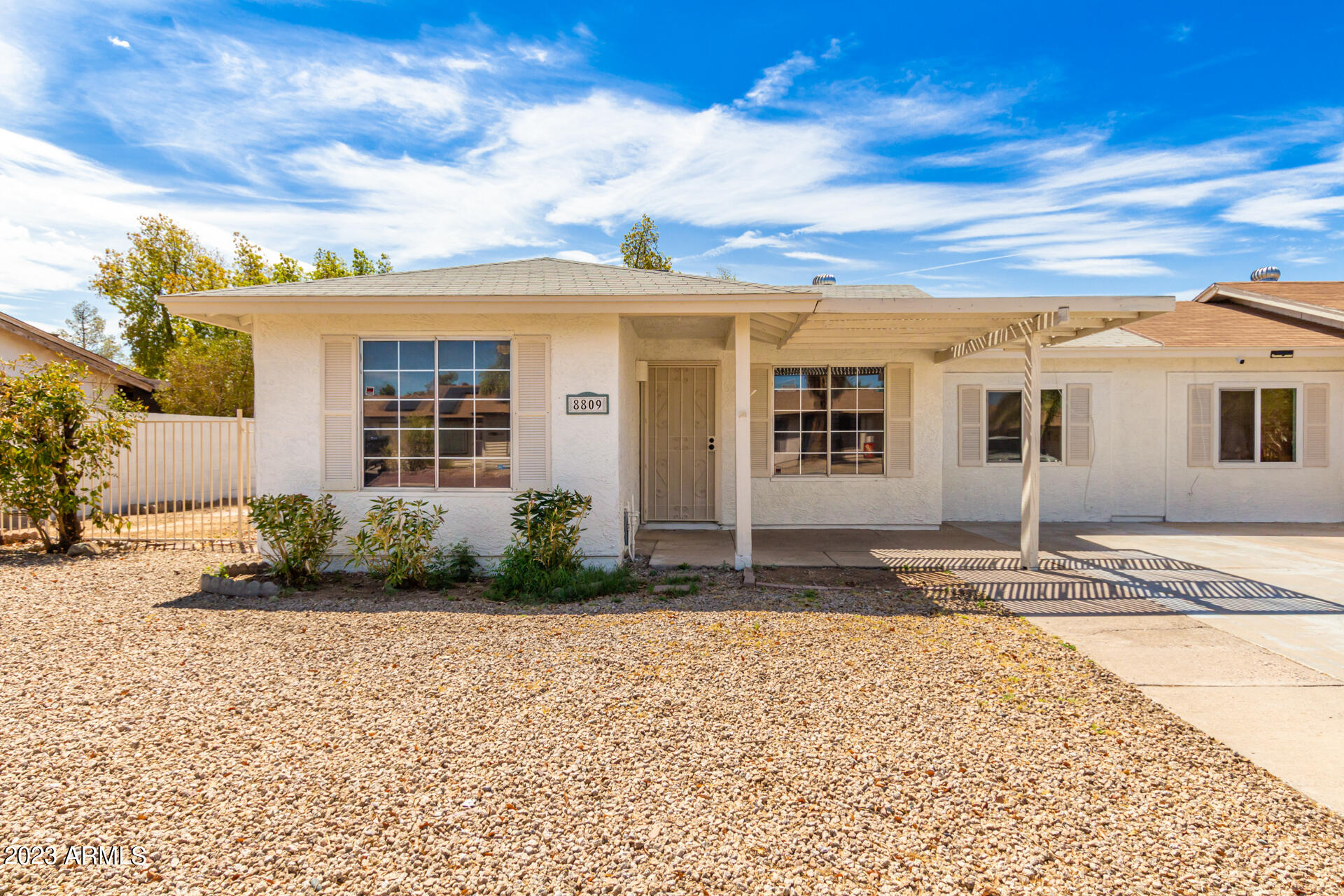 8809 W MEADOW Drive