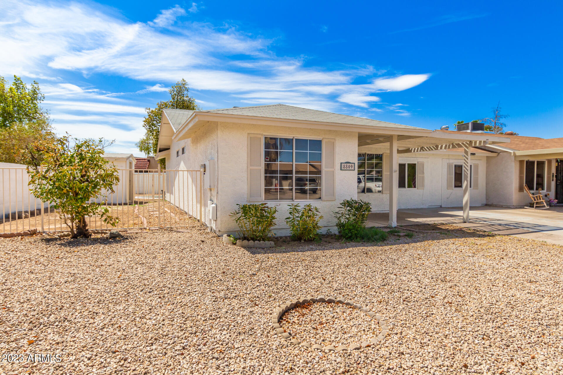 8809 W MEADOW Drive