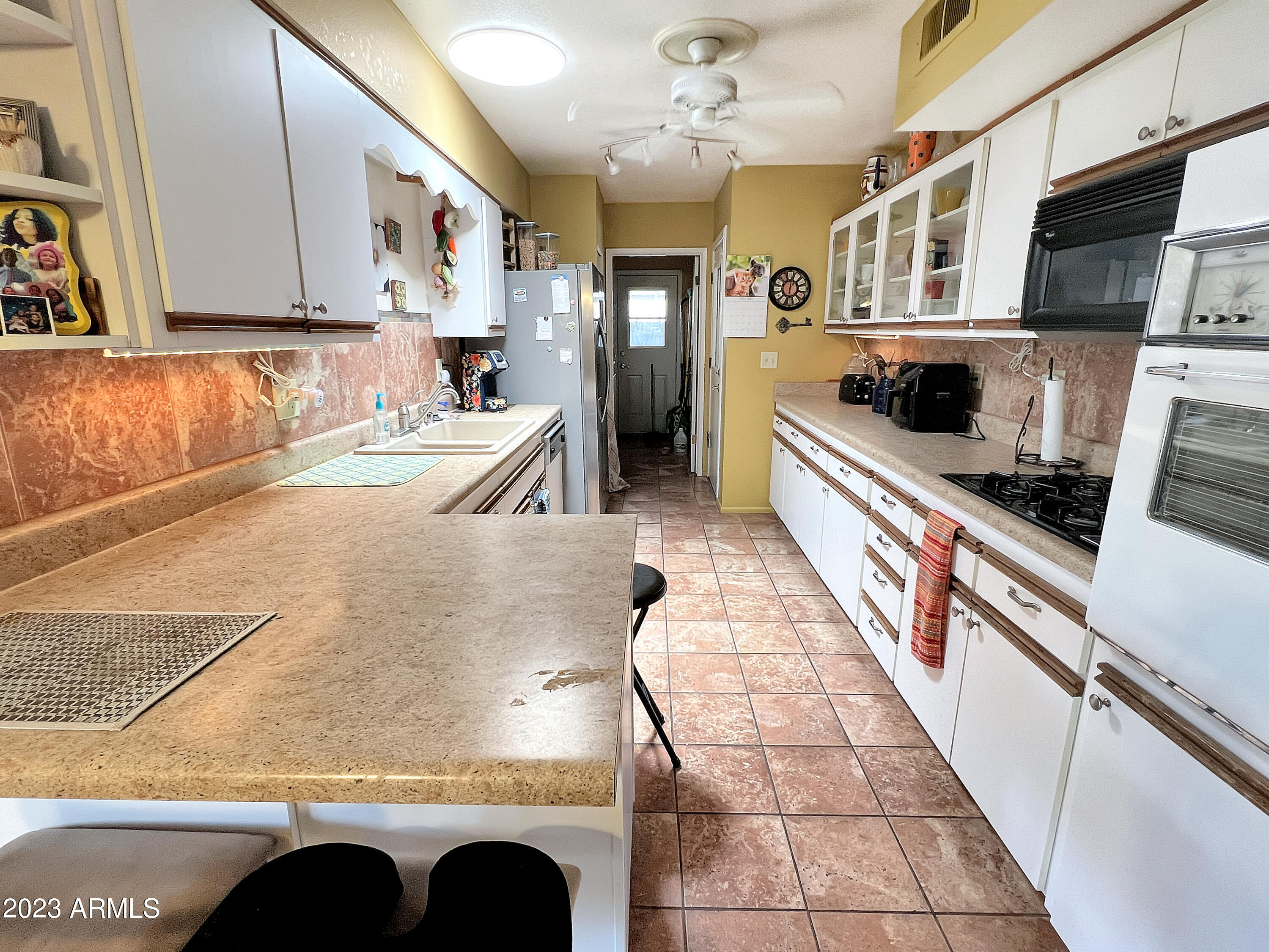 9913 W DESERT HILLS Drive