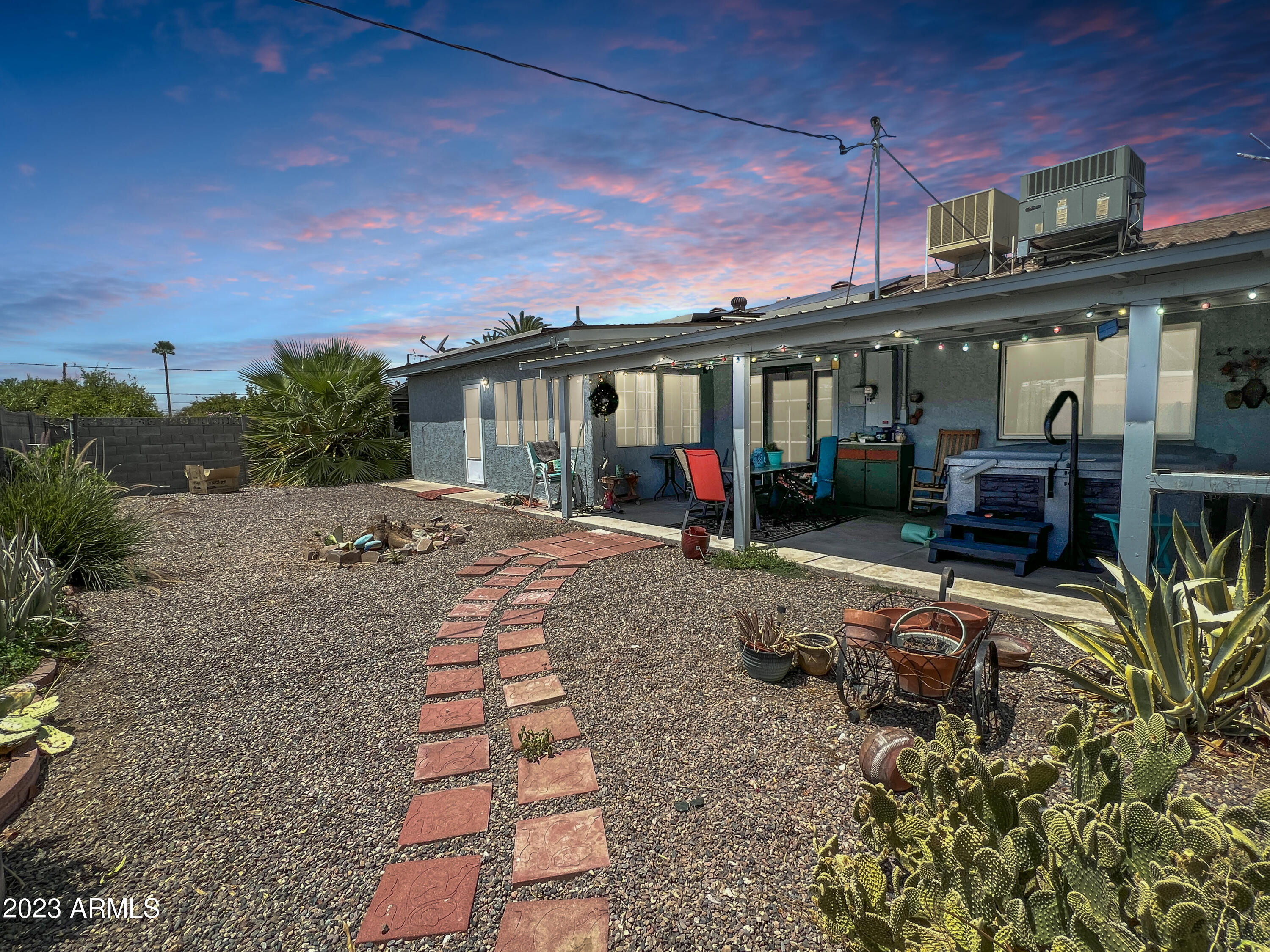 9913 W DESERT HILLS Drive
