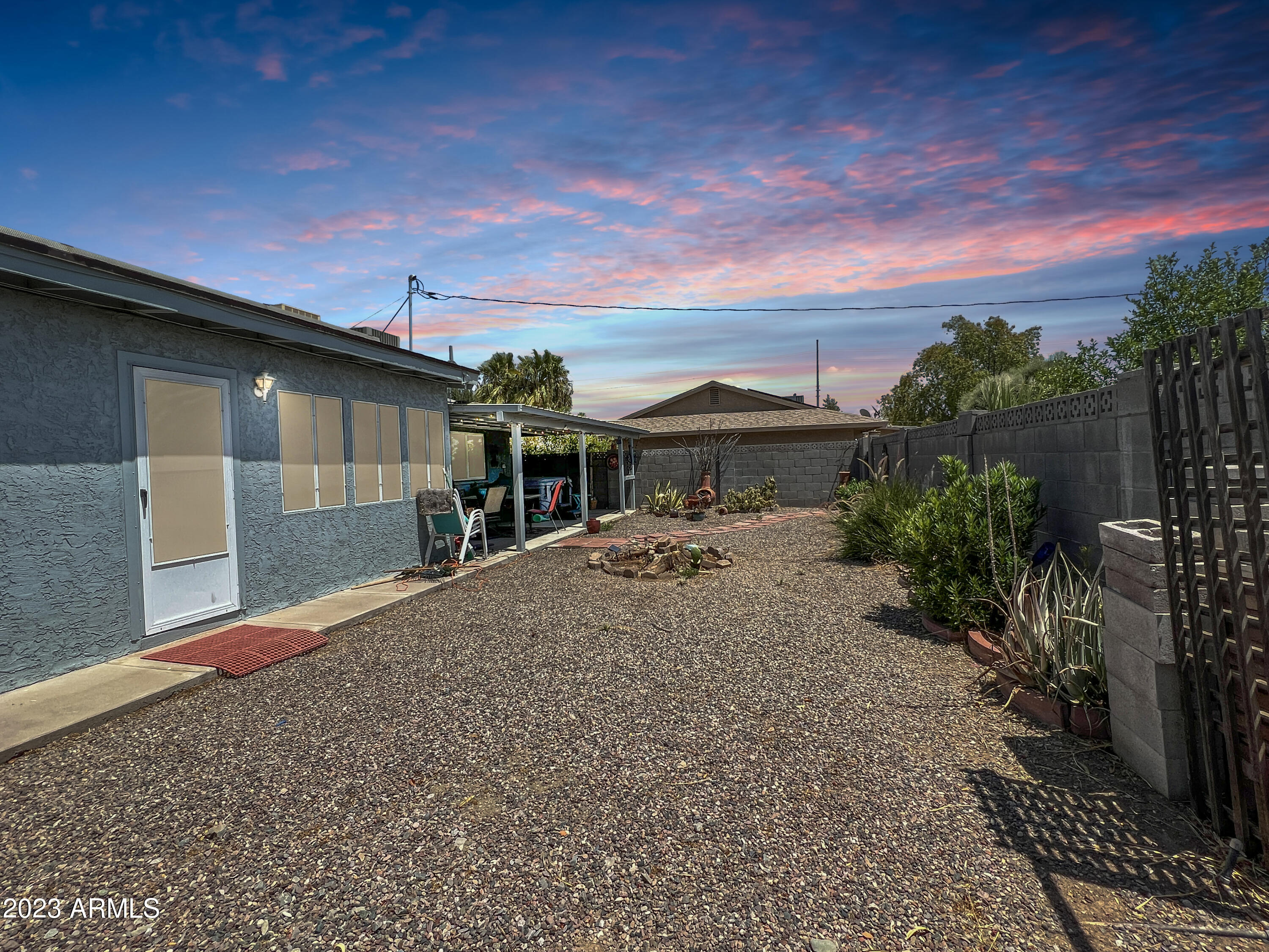 9913 W DESERT HILLS Drive