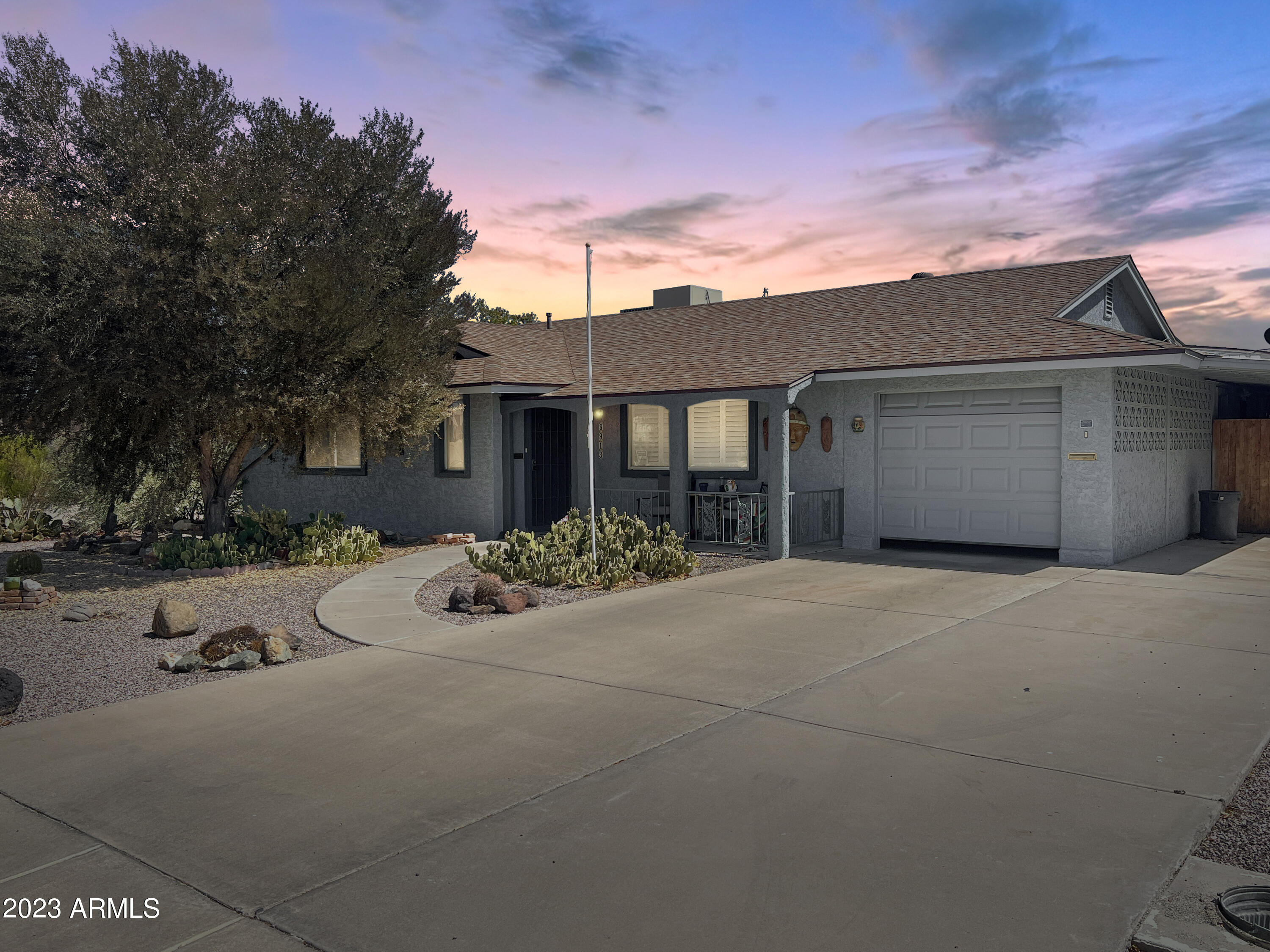 9913 W DESERT HILLS Drive
