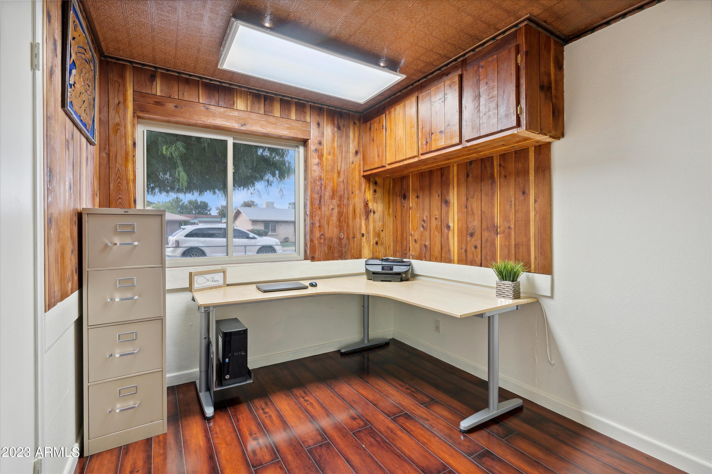 651 E CARLA VISTA Drive