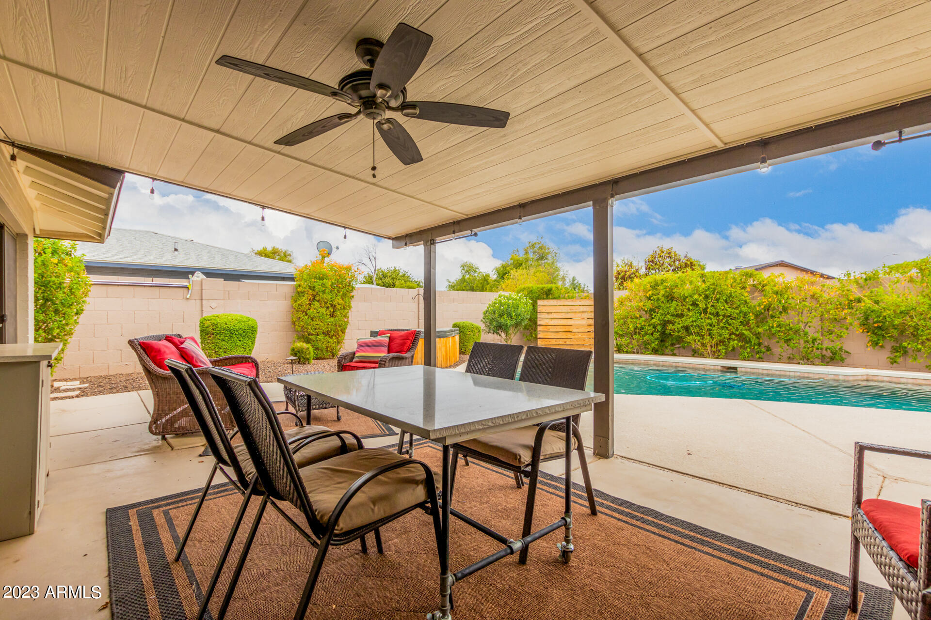 1407 E JULIE Drive