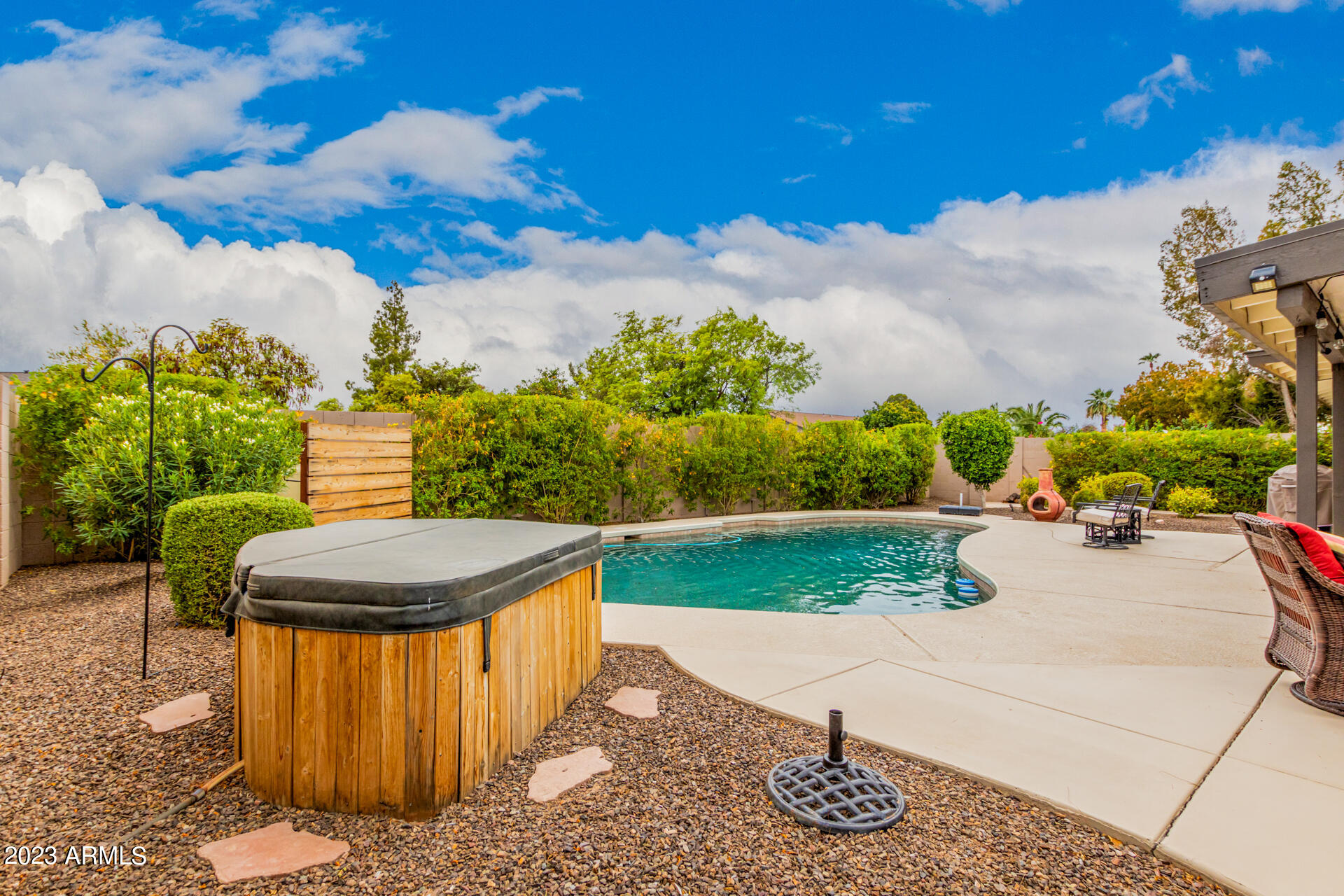 1407 E JULIE Drive
