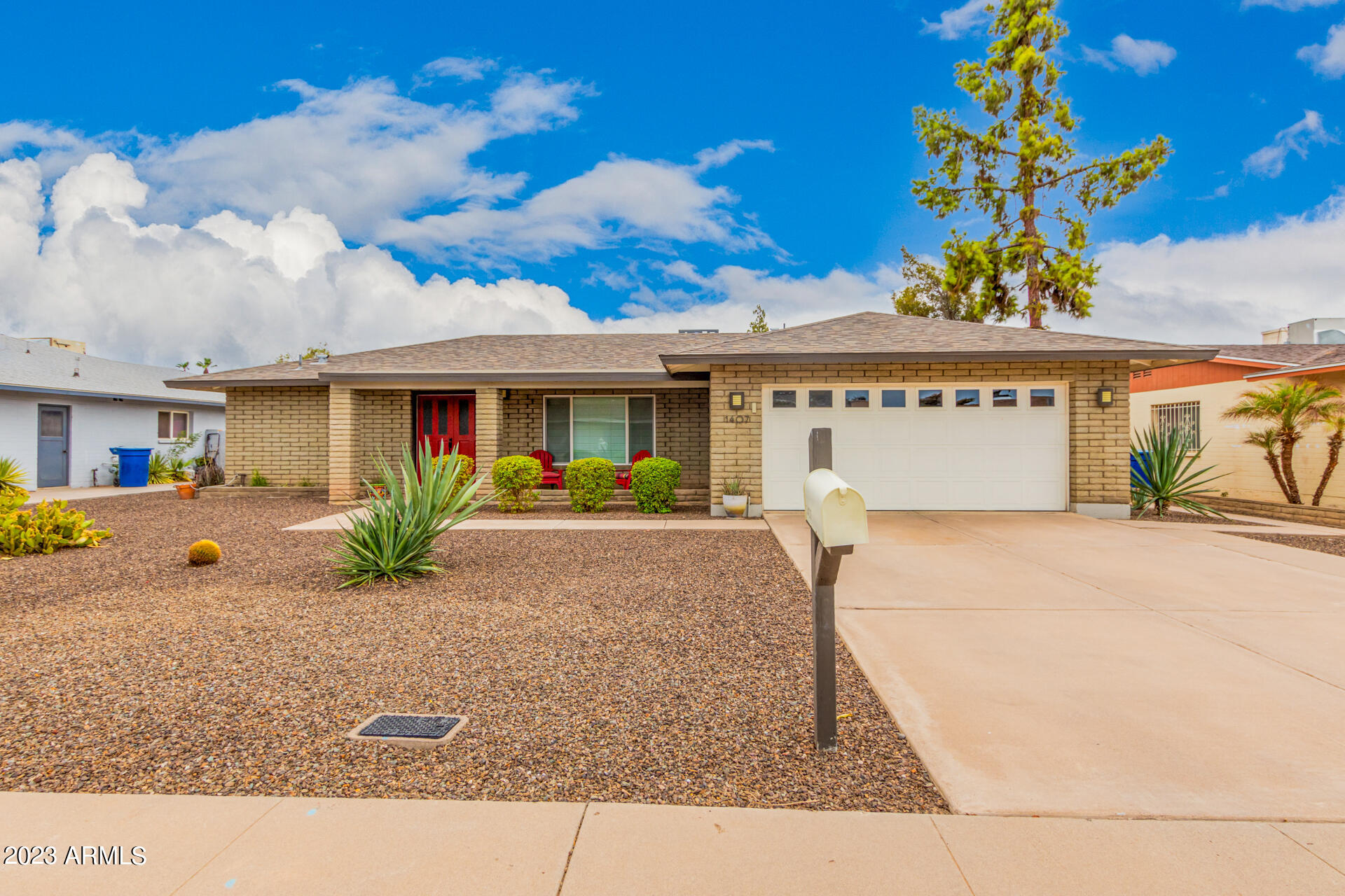 1407 E JULIE Drive