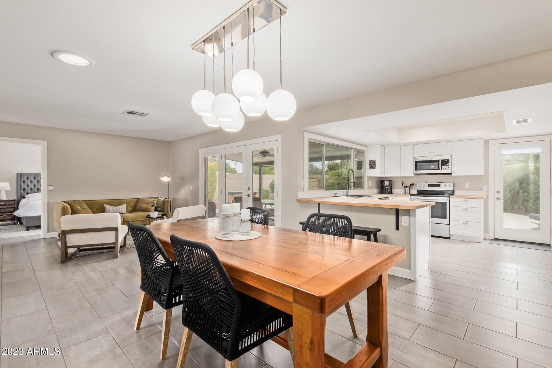 1407 E JULIE Drive