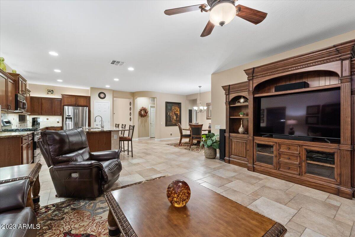 4259 S Hassett