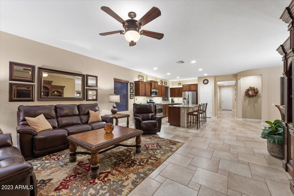 4259 S Hassett