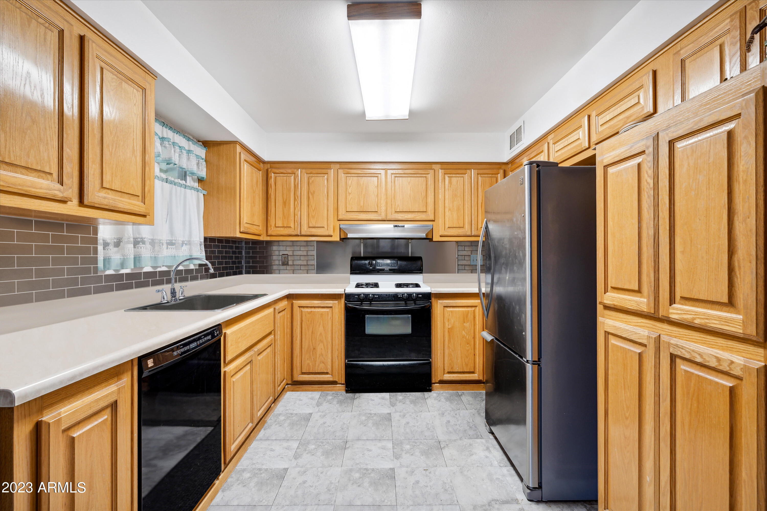 10035 N 27TH Street