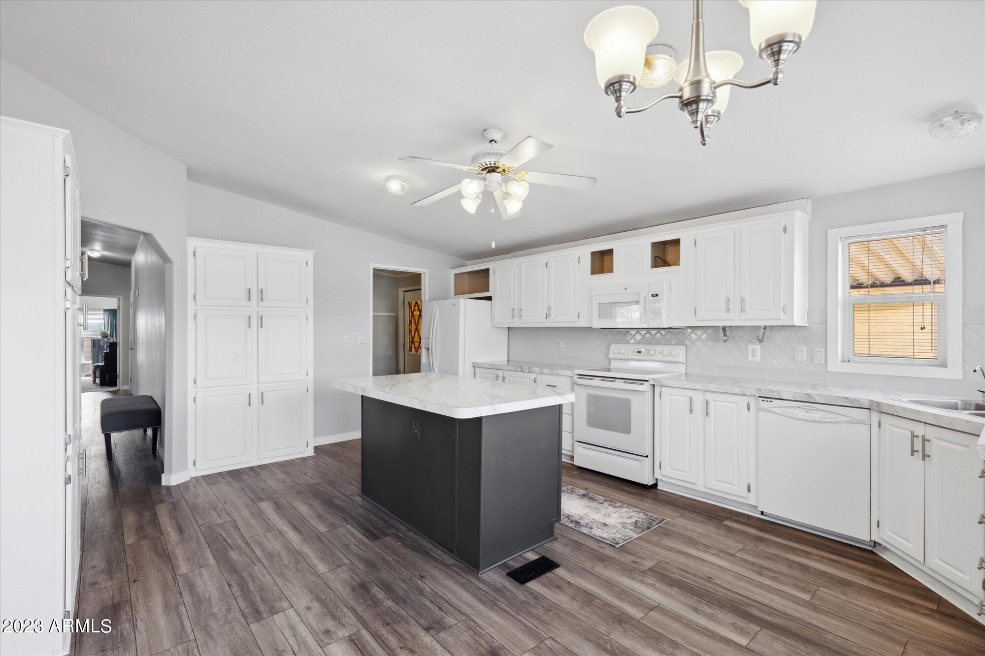 2650 W UNION HILLS Drive, 32