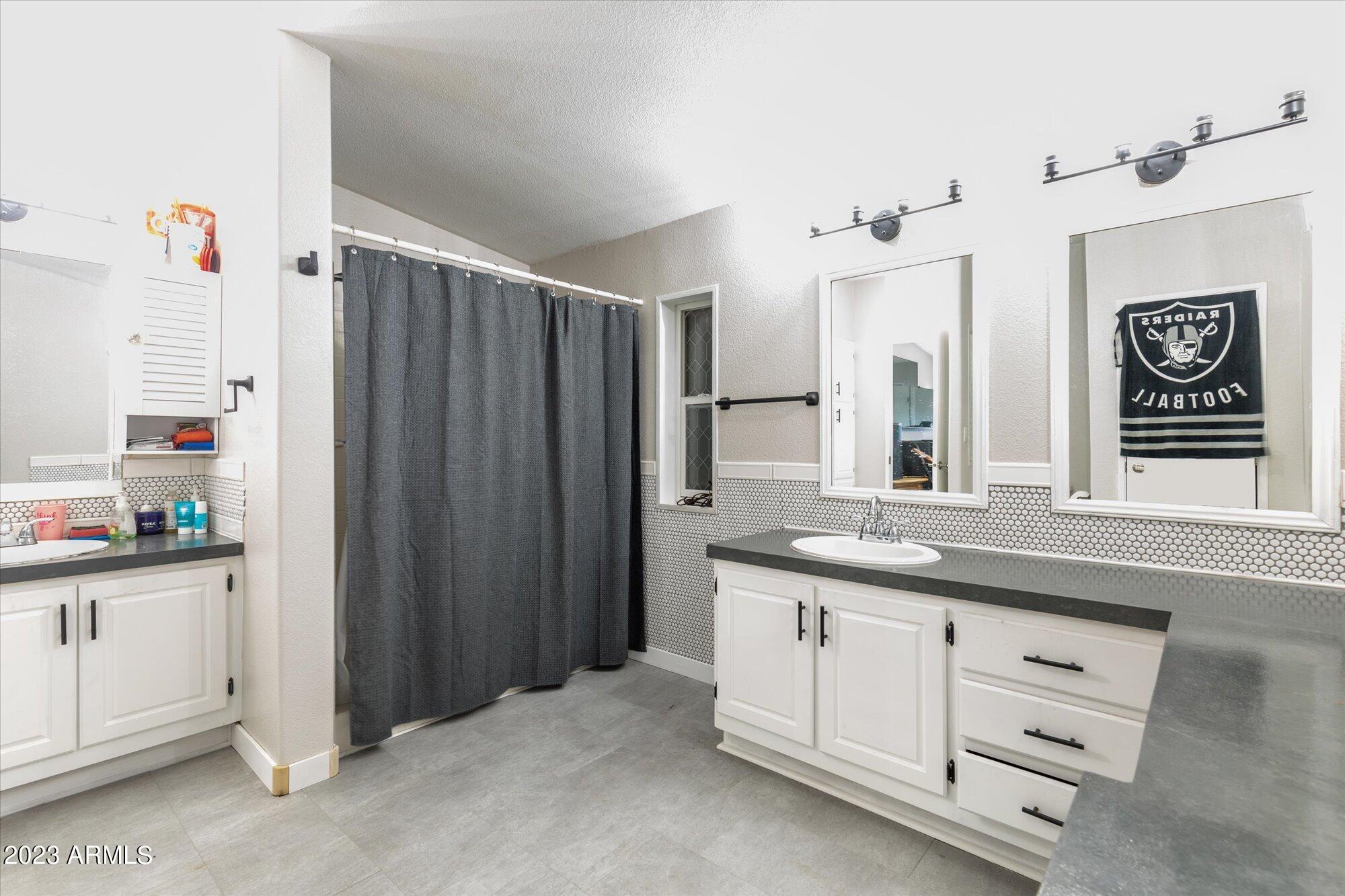 2650 W UNION HILLS Drive, 32